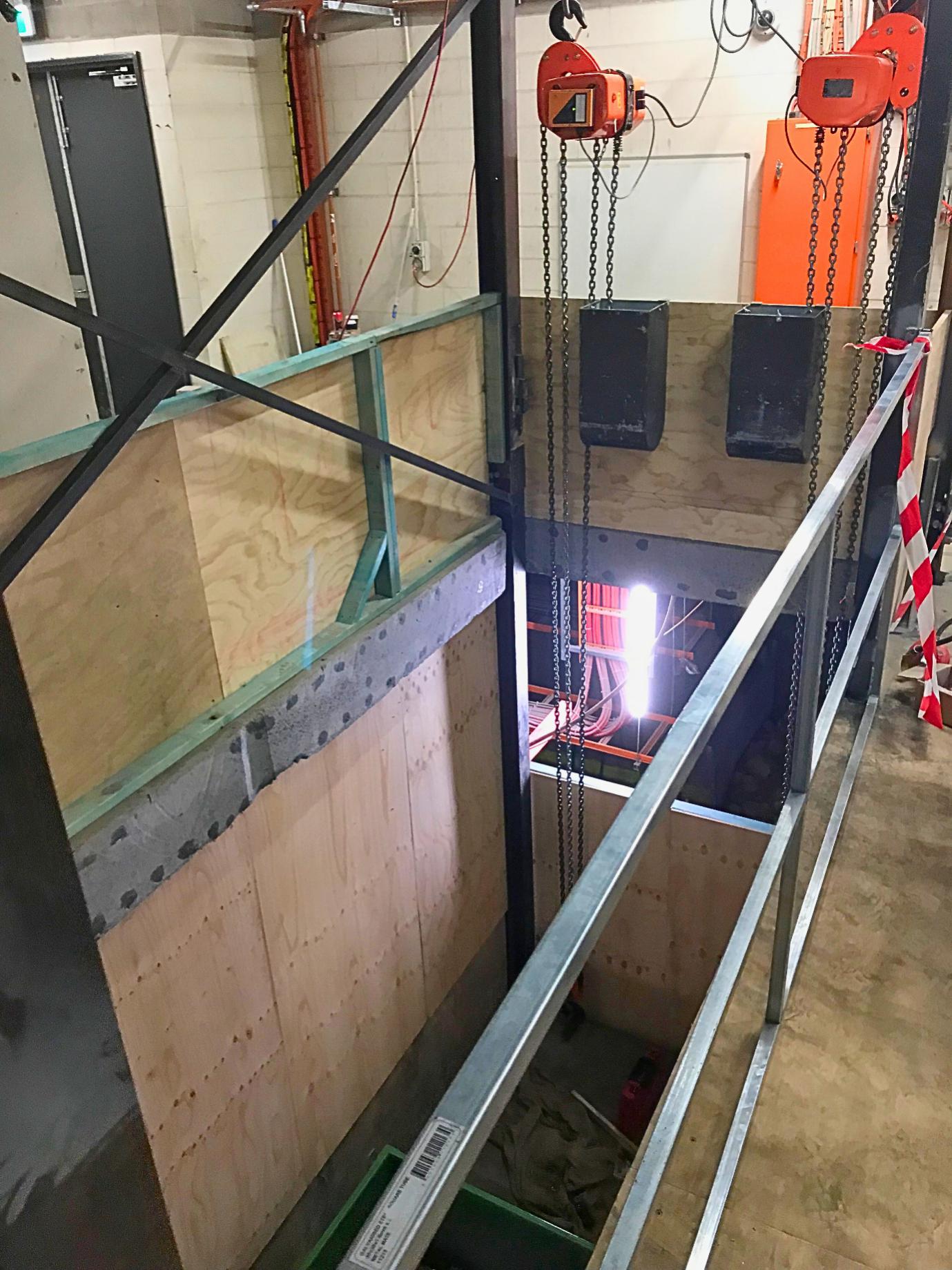 The hoist installed on the concrete penetration